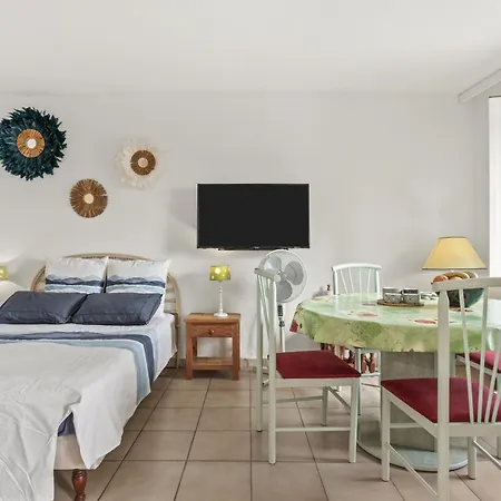 Apartment A 200 M De La *