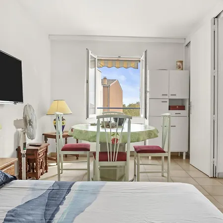 Apartment A 200 M De La