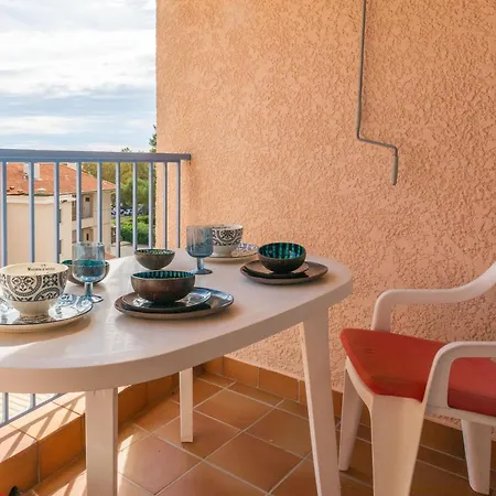 Apartment A 200 M De La