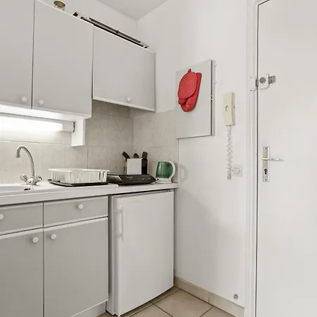 Apartment A 200 M De La